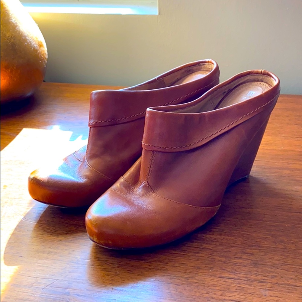 Biviel Cognac Leather Clogs